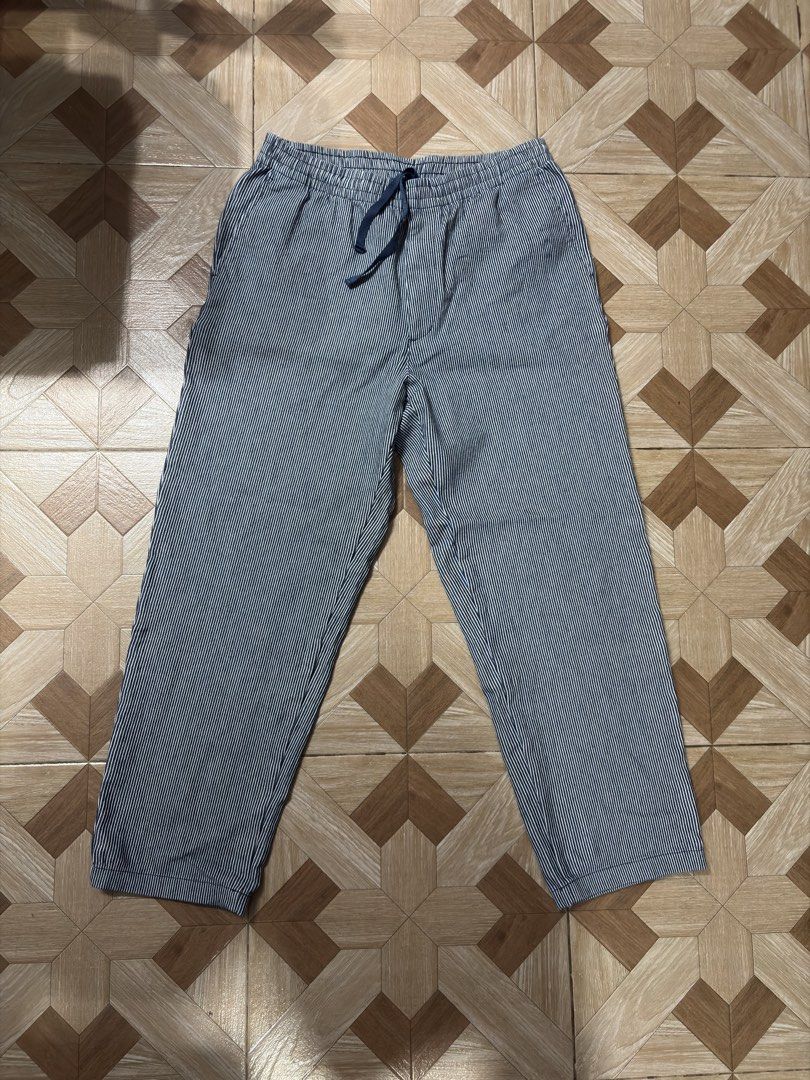 Uniqlo Stripes Ankle Pants (Category: Trousers) located in Naga. Submitted by mmmutt (Listing ID 1464214388, Image 1). Description: size L (drawstring) no issue like new free shipping ‼️.