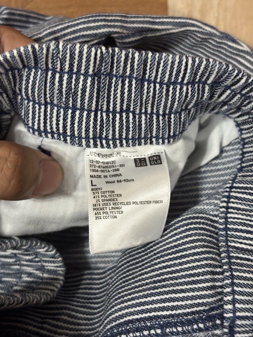 Uniqlo Stripes Ankle Pants (Category: Trousers) located in Naga. Submitted by mmmutt (Listing ID 1464214388, Image 3). Description: size L (drawstring) no issue like new free shipping ‼️.