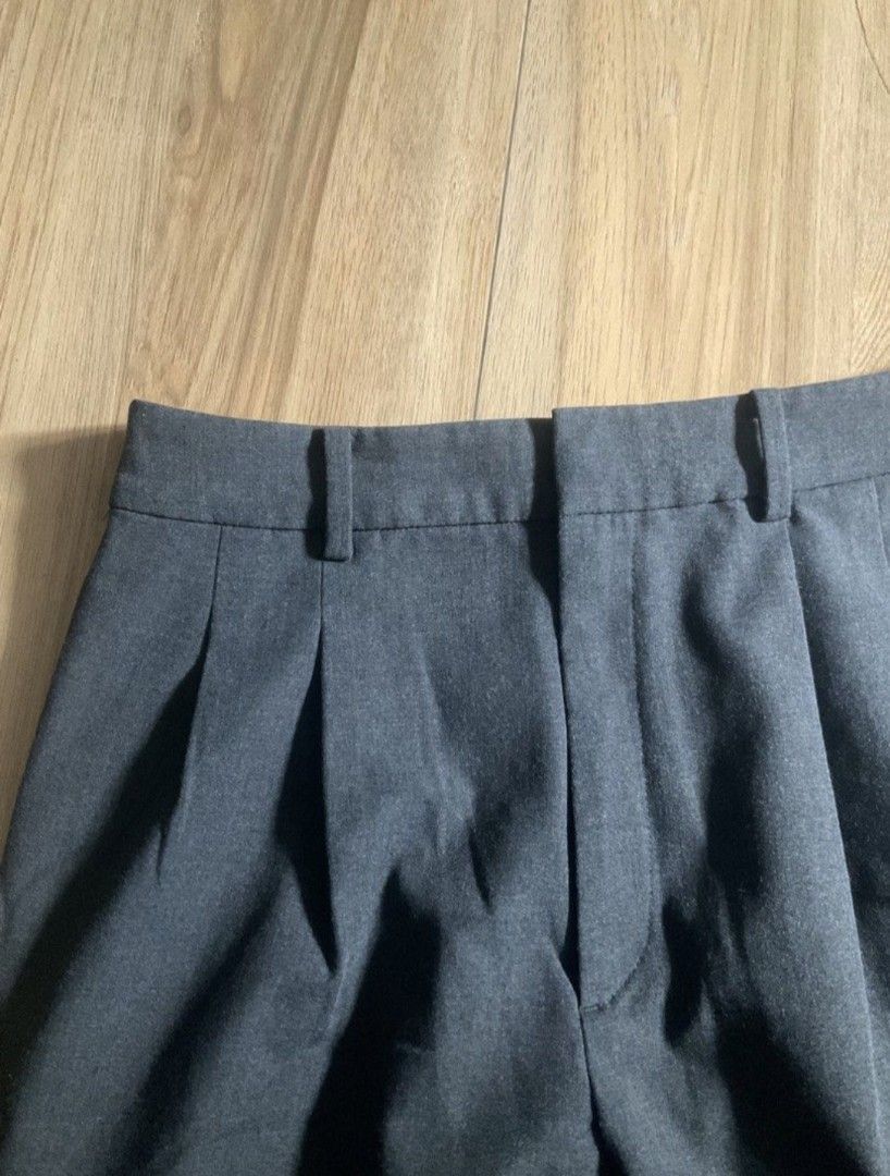 Uniqlo Trousers (Category: Other Bottoms) located in San Juan City. Submitted by decluttzi (Listing ID 1464166603, Image 3). Description: .