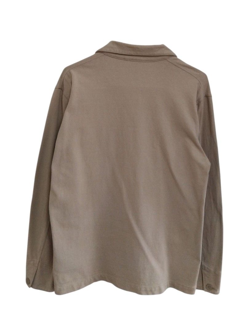 Uniqlo Washed Jersey Chore Jacket (Category: Coats, Jackets and Outerwear) located in Pasig City. Submitted by hustlexcurate (Listing ID 1464196624, Image 2). Description: Uniqlo Washed Jersey Chore Jacket Size MEDIUM Dimensions: 22X28.