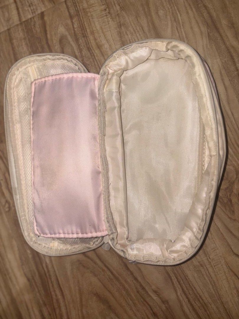 (USED) Korean Style Pink Pencil Case (Category: Purses & Pouches) located in Cavite. Submitted by moricherrry1 (Listing ID 1464337110, Image 3). Description: USED | Korean Style Pink Pencil Case | Decluttering | JUST need some washing | Bought it on 🍊 app PS: ALL STAINS ARE REMOVABLE BY WASHING! Issues: Little pen mark stains (not noticeable) Needs cleaning MOD: Lalamove | J&T MOP: Gcash LOCATION: Imus, Cavite Can do meet ups if around Imus Can 
