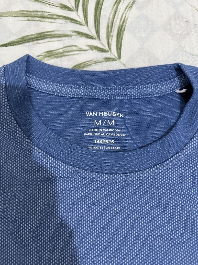 Van Huesen long sleeves (Category: Coats, Jackets and Outerwear) located in Quezon City. Submitted by sheen_pagayon (Listing ID 1464203852, Image 2). Description: .