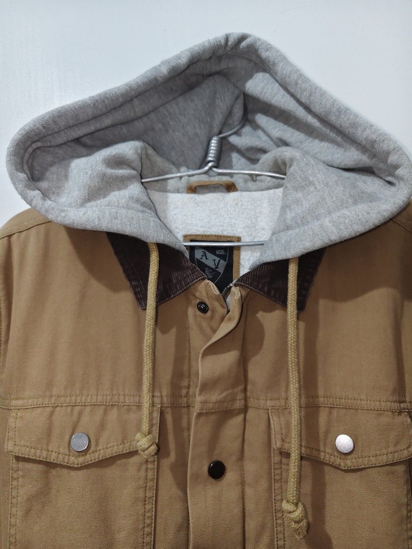 Vans AV Edict II Hooded Canvas Jacket (Category: Coats, Jackets and Outerwear) located in Lipa City. Submitted by gerardcala51660 (Listing ID 1464337933, Image 2). Description: Vans AV Edict II Hooded Canvas Jacket Medium on tag Dimensions: 23 inches x 27.5 inches Excellent condition (thrifted) – Needs wash – Color may vary slightly due to lighting Excellent condition. Normal sign of usage at walang major flaws. Premium Vans canvas jacket in clas