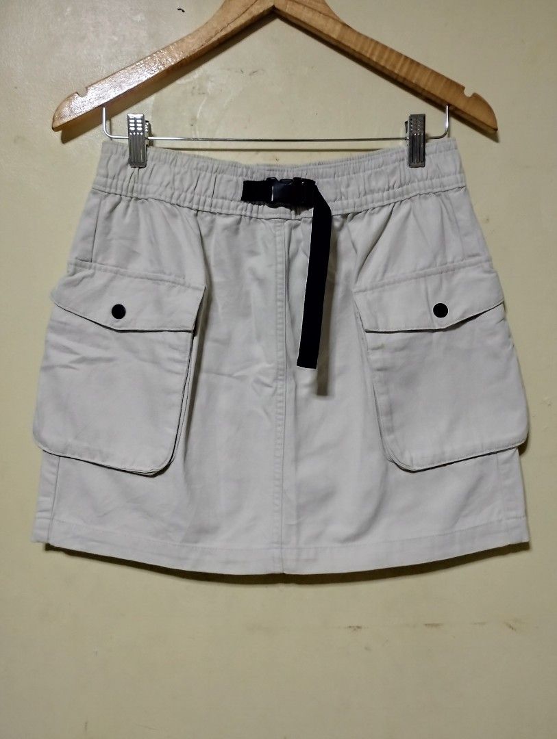 Vans Cargo Skirt Beige Size M (Category: Skirts) located in Minglanilla. Submitted by 1vannix (Listing ID 1464290064, Image 2). Description: Excellent condition Color rate: 9.5/10 Issue(s): Hard to close buckle (Replaceable) Size: Medium on tag Waist: 28-36 Length: 16 Hem opening: 20 Color may vary due to lighting 🏷️+sf 📍 Minglanilla, Cebu ✈️ Nationwide shipping via J&T Express.