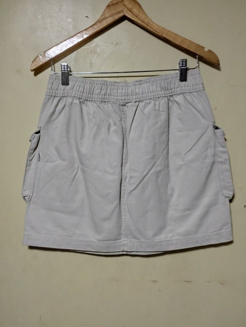 Vans Cargo Skirt Beige Size M (Category: Skirts) located in Minglanilla. Submitted by 1vannix (Listing ID 1464290064, Image 3). Description: Excellent condition Color rate: 9.5/10 Issue(s): Hard to close buckle (Replaceable) Size: Medium on tag Waist: 28-36 Length: 16 Hem opening: 20 Color may vary due to lighting 🏷️+sf 📍 Minglanilla, Cebu ✈️ Nationwide shipping via J&T Express.