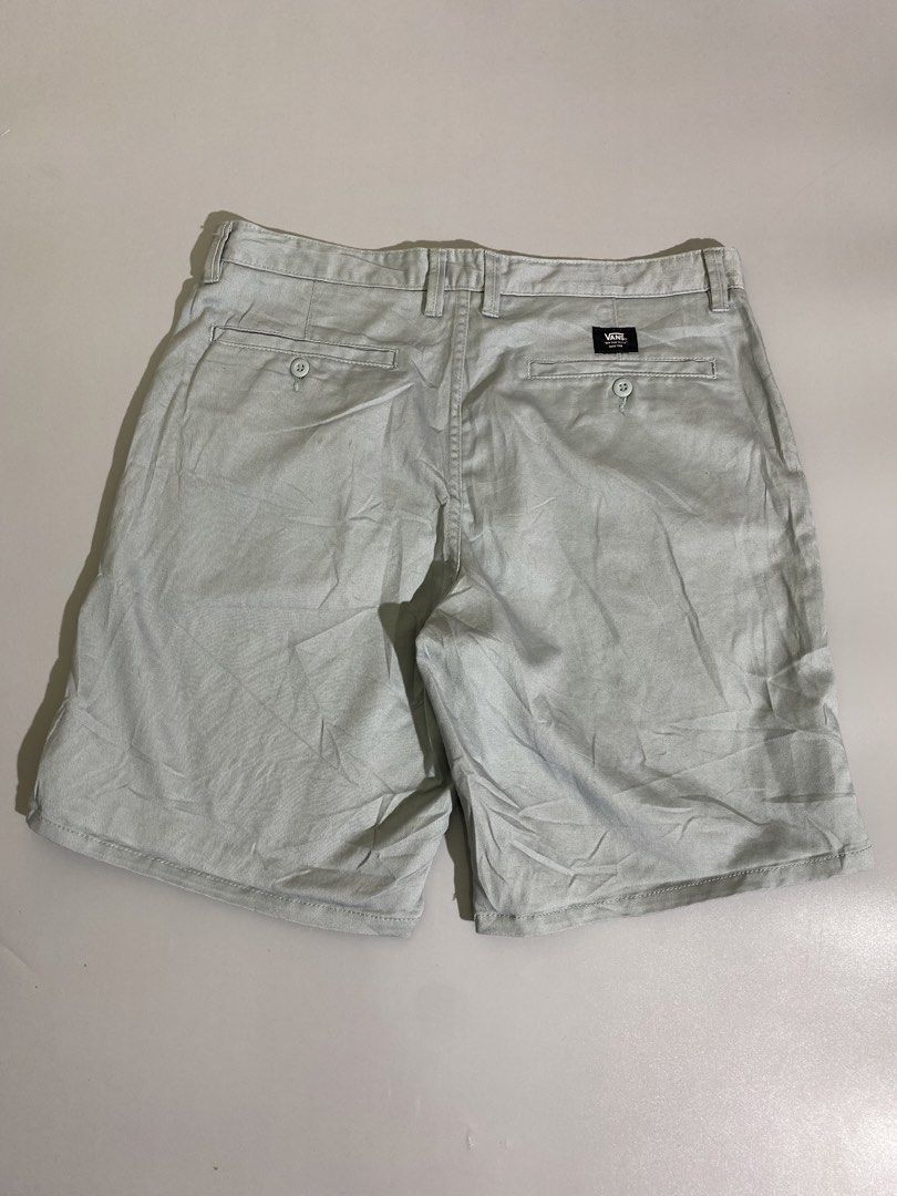 Vans Off The Wall Stretch Walk Shorts (Category: Shorts) located in Calamba. Submitted by zeusthriftfinds (Listing ID 1464261858, Image 3). Description: Vans Off The Wall Stretch Walk Shorts Width: 34 Length: 20 Leg Opening: 12 Excellent Condition Color Rate: 9.5/10 Issue: None 📍Calamba, Laguna 🏷️ 450 + sf 📩.