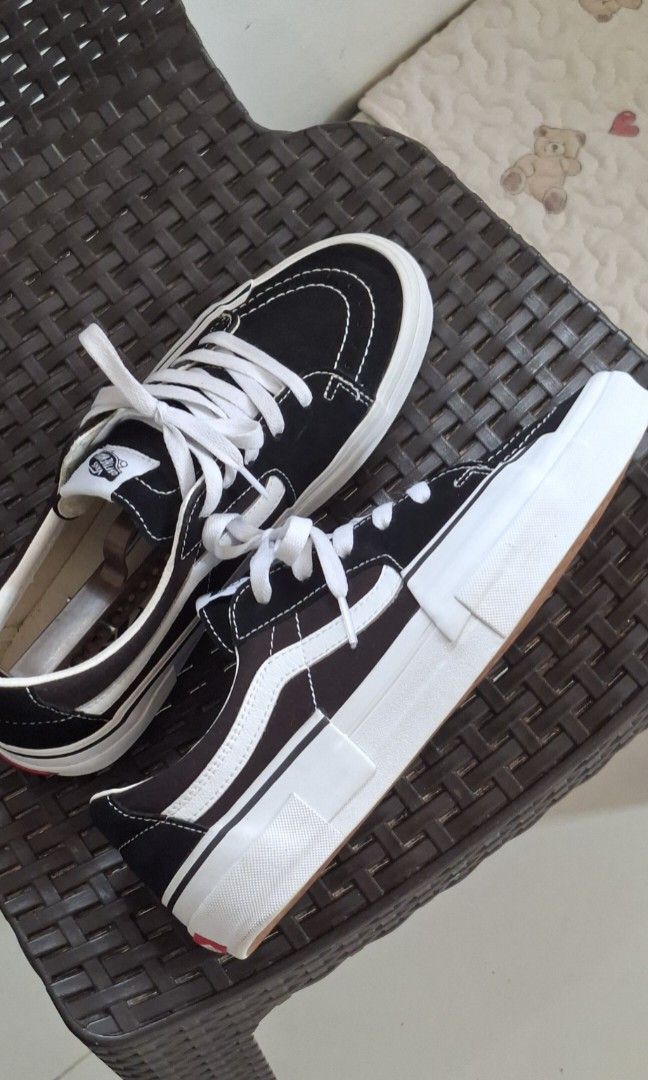 Vans Old skool Reconstruct (Category: Sneakers) located in Manila. Submitted by jacobpablorams (Listing ID 1464158683, Image 3). Description: For sale pre owned Vans old skool Reconstruct size US9 mens 💯% original nabili ko sa wallmart Usa no box npo No🚫Issues Good As new pa!✅️ 2,699 php only location📍 bulacan bulakan.