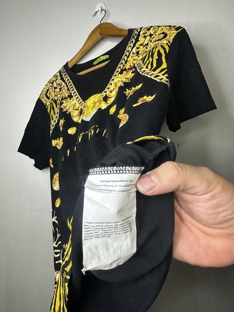 VERSACE AOP (Category: Tshirts & Polo Shirts ) located in Molave. Submitted by thriftmate13 (Listing ID 1464196508, Image 2). Description: .