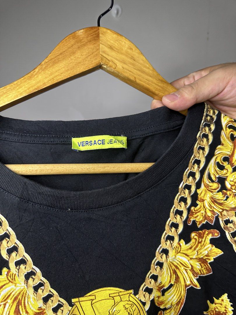 VERSACE AOP (Category: Tshirts & Polo Shirts ) located in Molave. Submitted by thriftmate13 (Listing ID 1464196508, Image 3). Description: .
