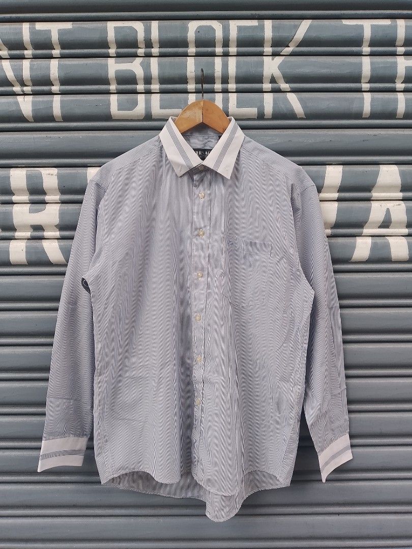 Versace Formal Longsleeve (Category: Activewear) located in Manila. Submitted by gentlestone1998 (Listing ID 1464179812, Image 1). Description: size large excellent condition no issue.