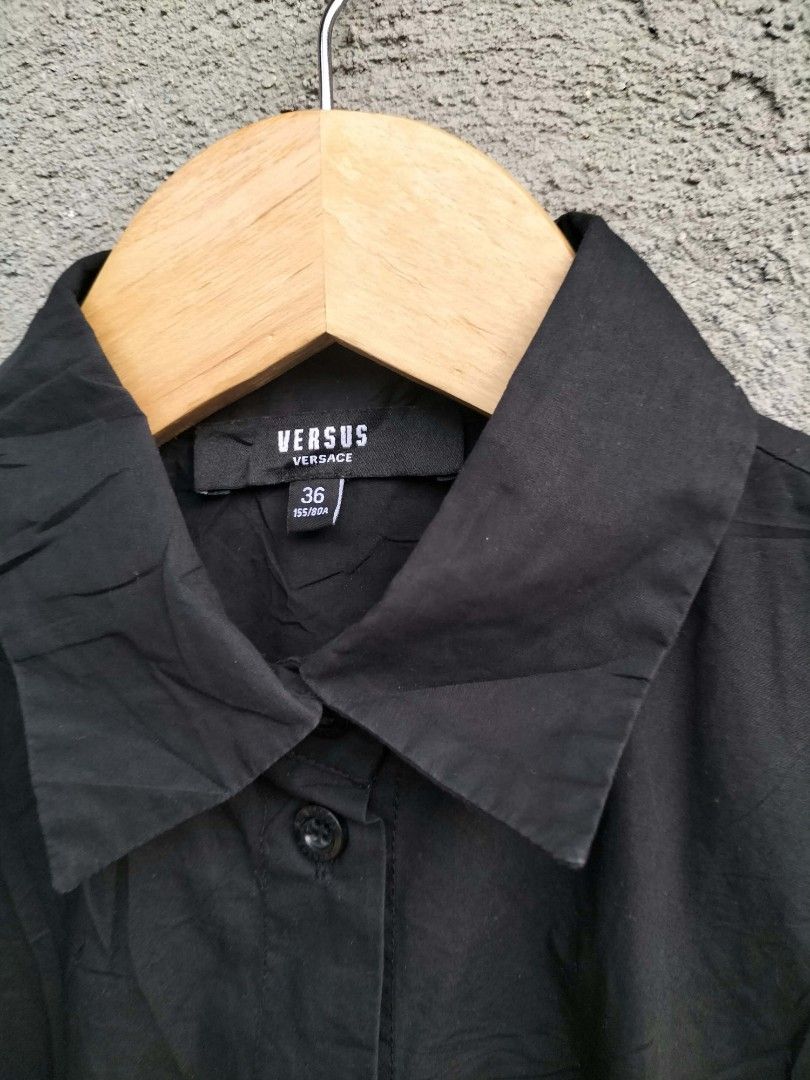 Versus Versace tops (Category: Activewear) located in Manila. Submitted by ramzzyyy (Listing ID 1464346754, Image 2). Description: .