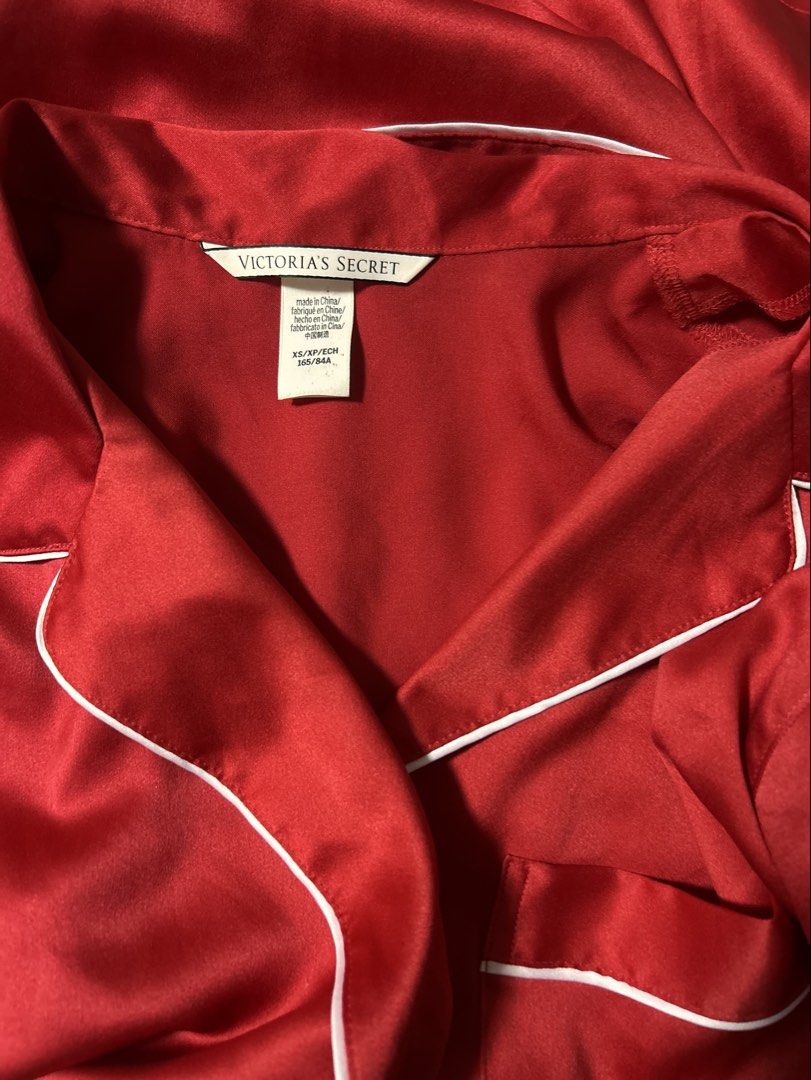 VICTORIA’S SECRET (Category: Longsleeves) located in Davao. Submitted by sart0ria85 (Listing ID 1464312162, Image 3). Description: A scarlet red pajama blouse with white pipings. 100%POLYESTER MADE IN CHINA 🇨🇳 XSMALL. Size 2. Since it is oversized, also perfect for SMALL and MEDIUM. EXCELLENT CONDITION (98/100).