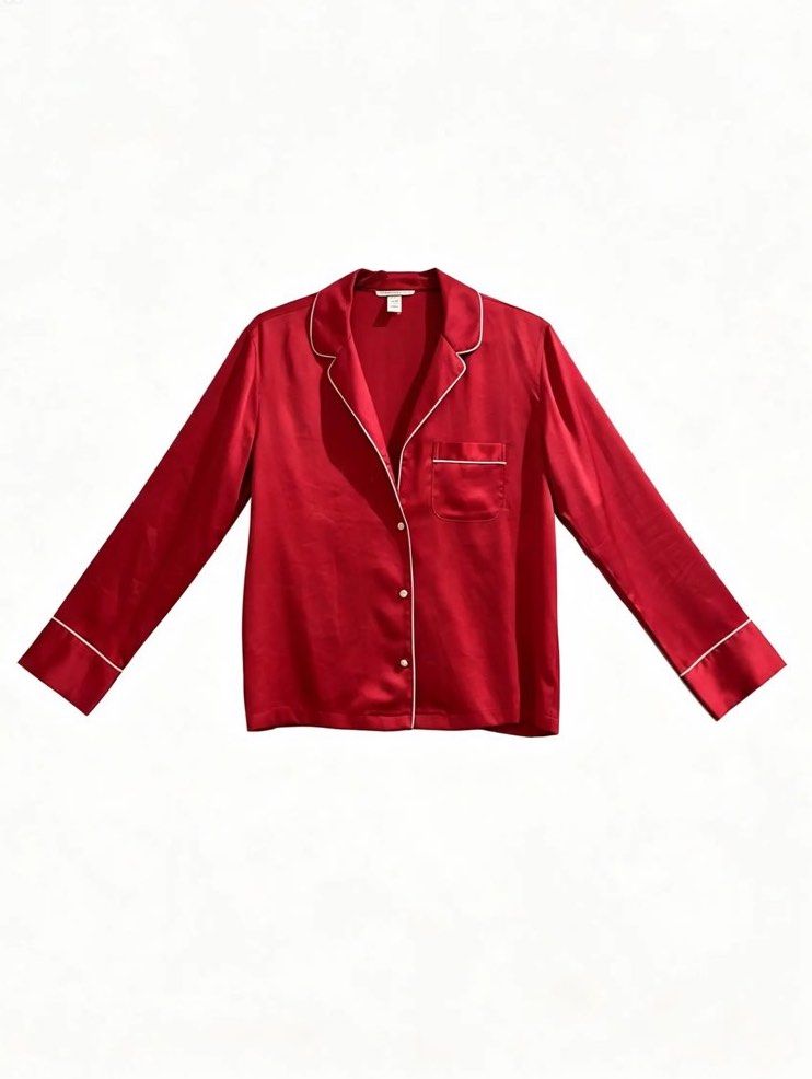 VICTORIA’S SECRET (Category: Longsleeves) located in Davao. Submitted by sart0ria85 (Listing ID 1464312162, Image 1). Description: A scarlet red pajama blouse with white pipings. 100%POLYESTER MADE IN CHINA 🇨🇳 XSMALL. Size 2. Since it is oversized, also perfect for SMALL and MEDIUM. EXCELLENT CONDITION (98/100).