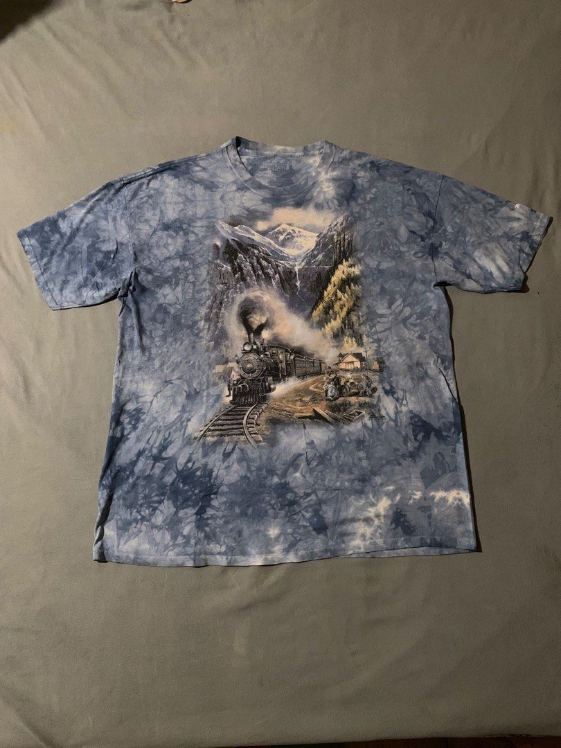 VINTAGE 2003 THE MOUNTAIN (Category: Tshirts & Polo Shirts ) located in Cavite. Submitted by thrift_2find (Listing ID 1464344224, Image 1). Description: no issue.