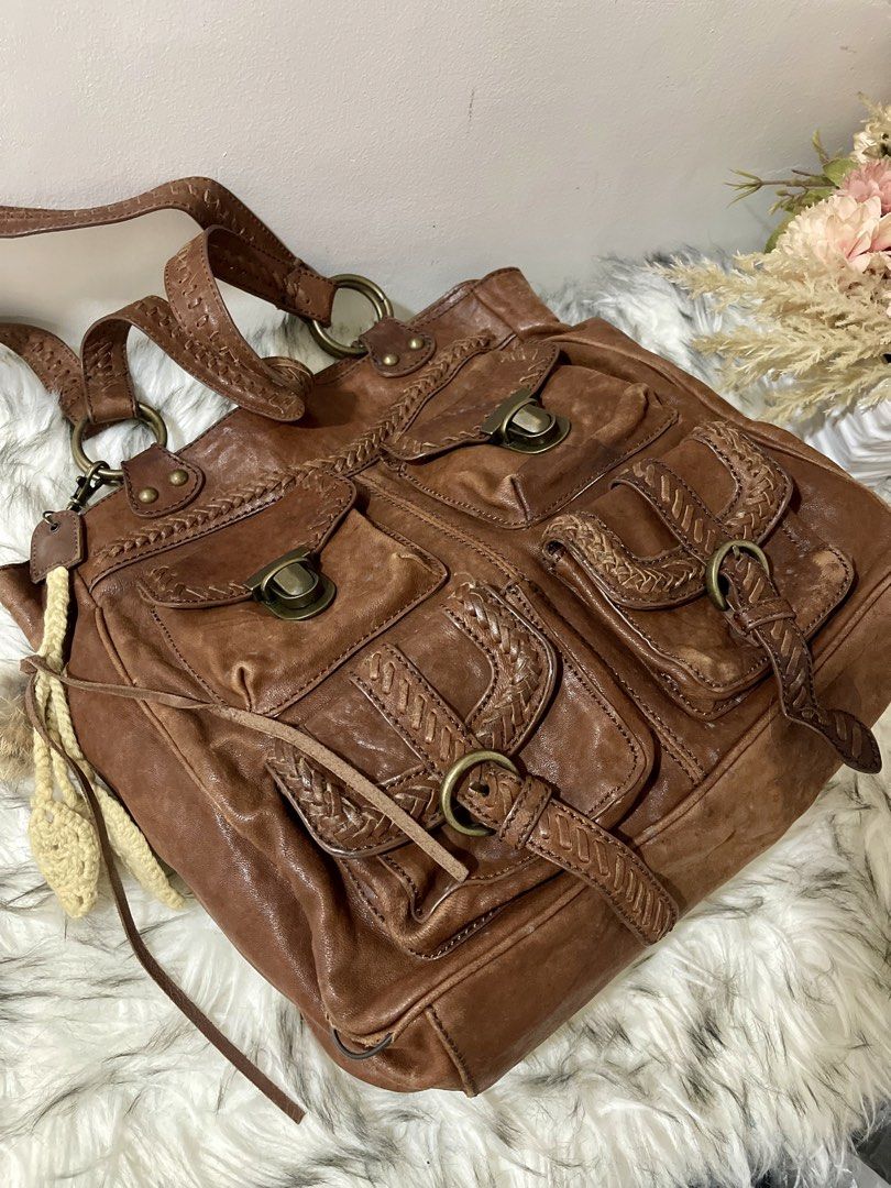 Vintage Brown Leather Tote Bag (Category: Tote Bags) located in Teresa. Submitted by savvyonbranded (Listing ID 1464259204, Image 2). Description: 11.5 x 14 x 5 inches Labas piping sa isang bottom corner.