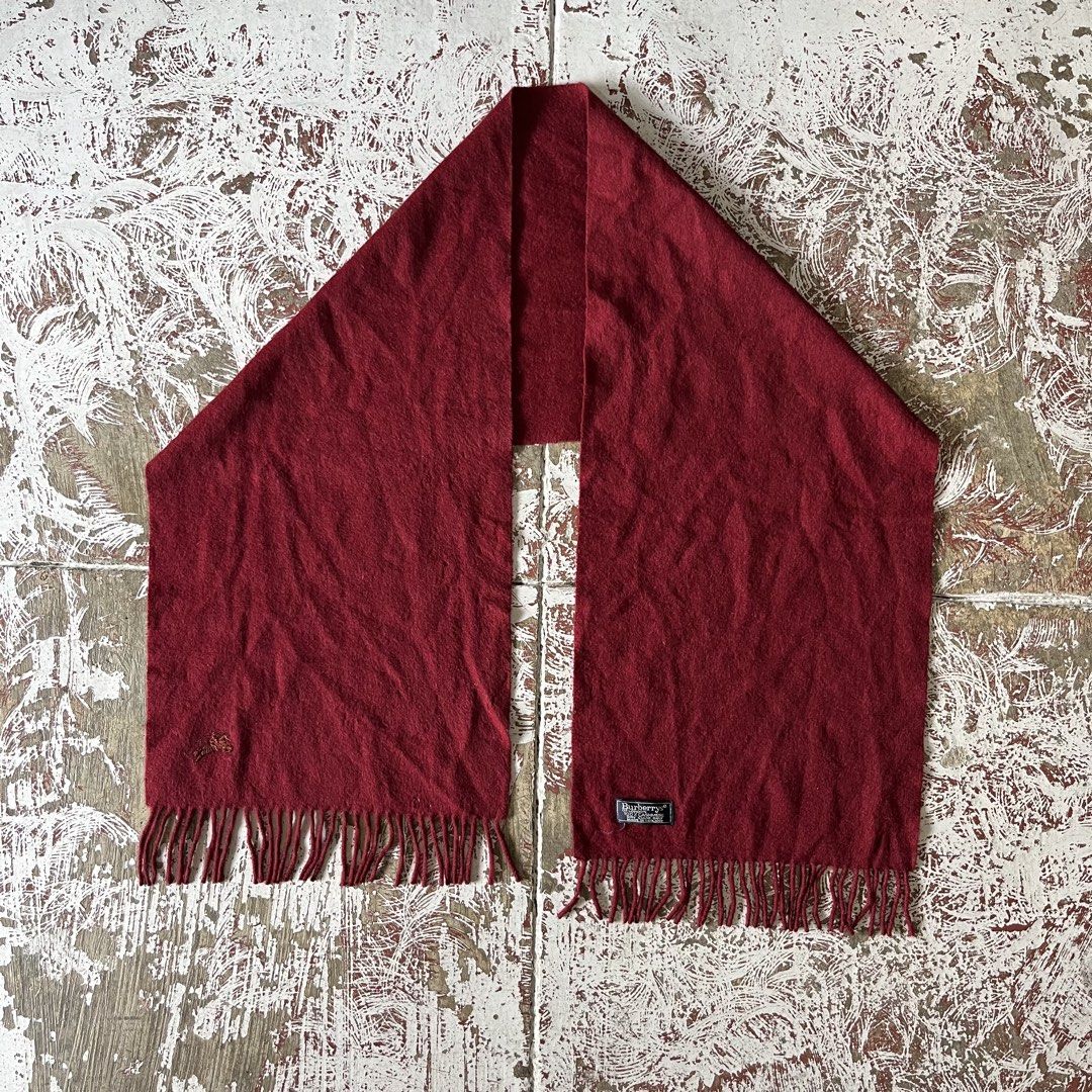 VINTAGE BURBERRY SCARF (Category: Luxury Accessories) located in Iloilo. Submitted by plugsta (Listing ID 1464201327, Image 1). Description: VINTAGE BURBERRY .