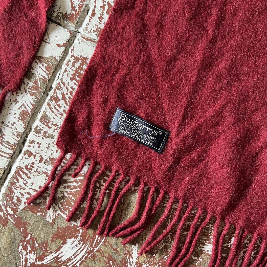 VINTAGE BURBERRY SCARF (Category: Luxury Accessories) located in Iloilo. Submitted by plugsta (Listing ID 1464201327, Image 2). Description: VINTAGE BURBERRY .