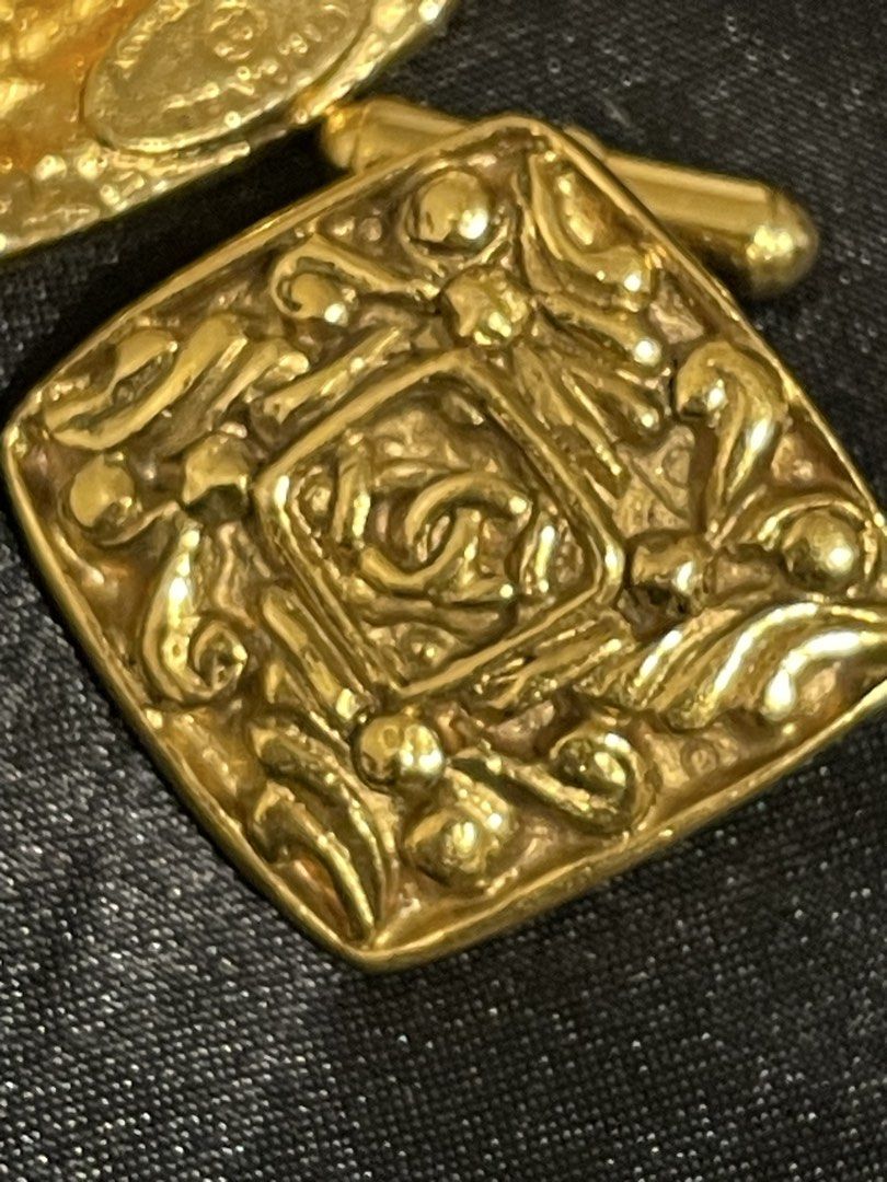 Vintage CHANEL Cufflinks Gold Plated (Category: Announcements) located in Tarlac. Submitted by ijiro_decluttering (Listing ID 1464338034, Image 3). Description: Super Gold pa. Napaka Ganda free shipping. Collectors alam niyo naaaaa. Super mura Malala. Hehe. .