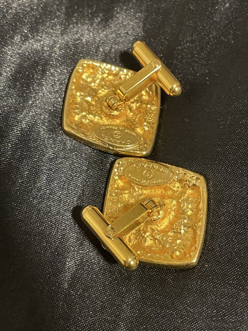 Vintage CHANEL Cufflinks Gold Plated (Category: Announcements) located in Tarlac. Submitted by ijiro_decluttering (Listing ID 1464338034, Image 2). Description: Super Gold pa. Napaka Ganda free shipping. Collectors alam niyo naaaaa. Super mura Malala. Hehe. .