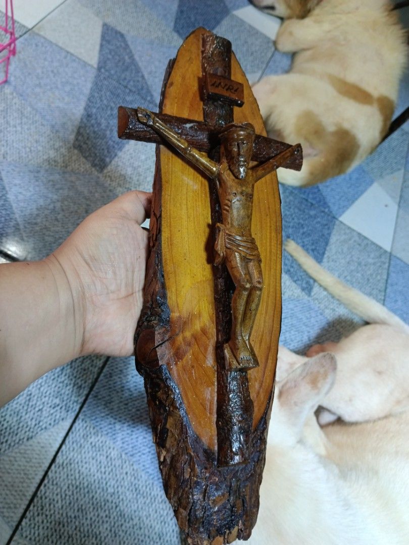 Vintage Crucifix (Category: Other Home Decor) located in Mandaluyong City. Submitted by theforgottentreasures (Listing ID 1464204309, Image 2). Description: 2300 pesos!!! 📌 Vintage Crucifix Wood 14½ inches what you see is what you get.