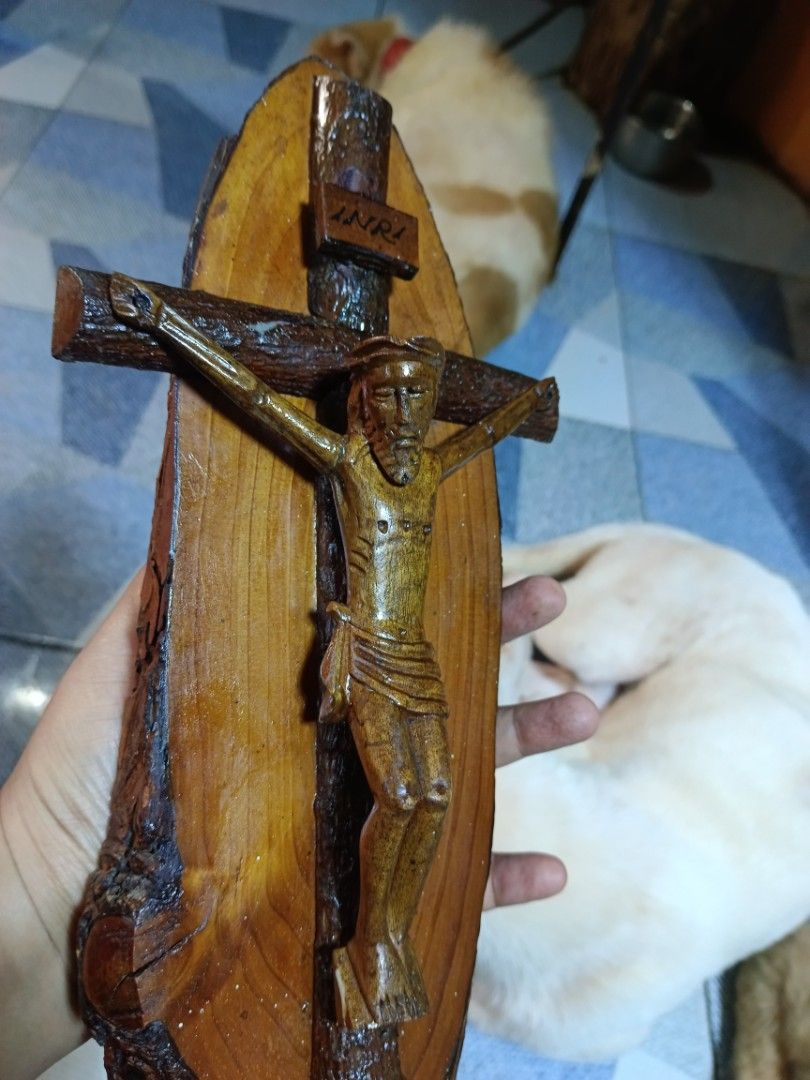 Vintage Crucifix (Category: Other Home Decor) located in Mandaluyong City. Submitted by theforgottentreasures (Listing ID 1464204309, Image 3). Description: 2300 pesos!!! 📌 Vintage Crucifix Wood 14½ inches what you see is what you get.