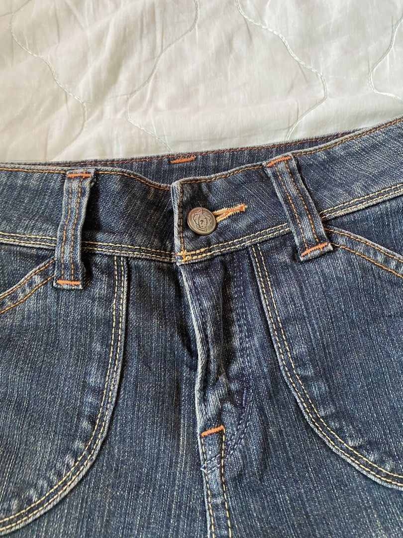 Vintage Dark Wash Capris Jeans (Category: Jeans) located in Quezon City. Submitted by viacb (Listing ID 1462166911, Image 3). Description: waist: 26-28 inches length: 27 inches mop: gcash mod: jnt *location: quezon city.