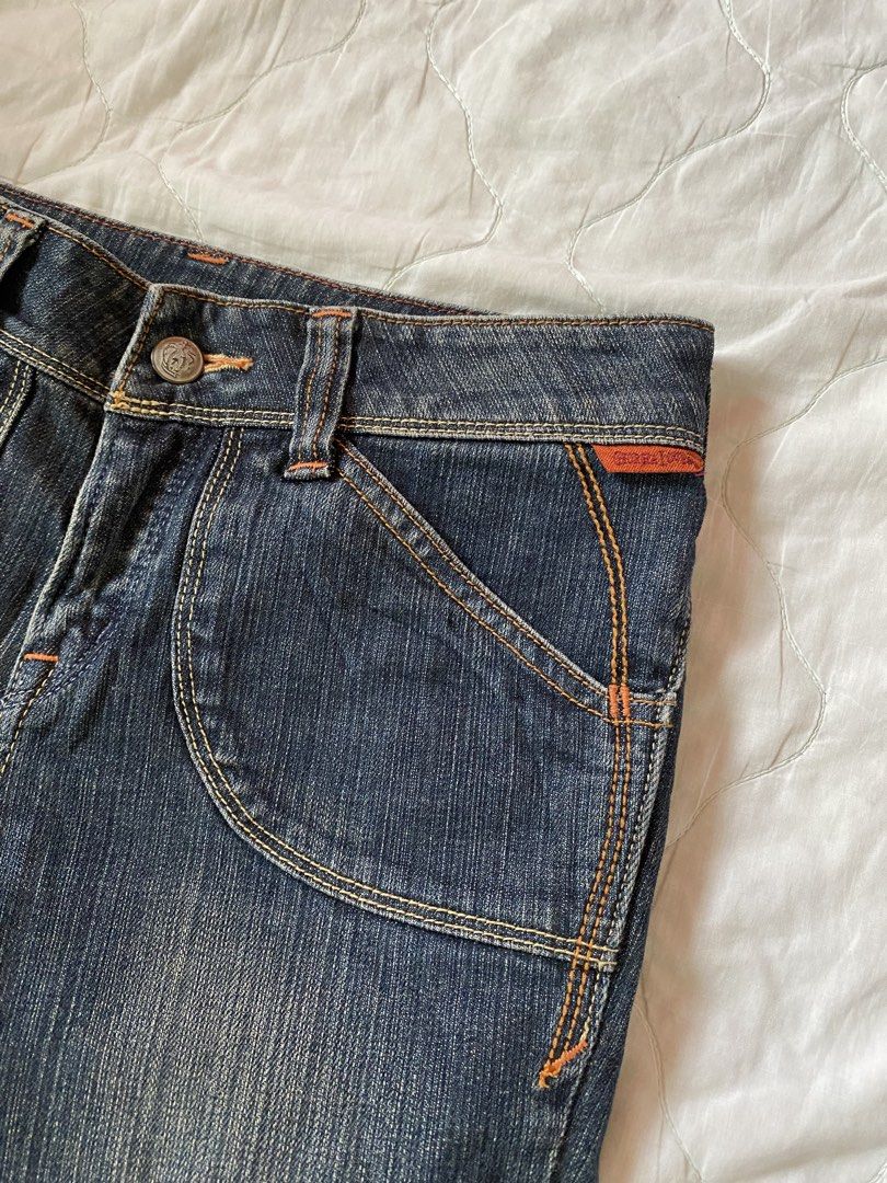 Vintage Dark Wash Capris Jeans (Category: Jeans) located in Quezon City. Submitted by viacb (Listing ID 1462166911, Image 2). Description: waist: 26-28 inches length: 27 inches mop: gcash mod: jnt *location: quezon city.