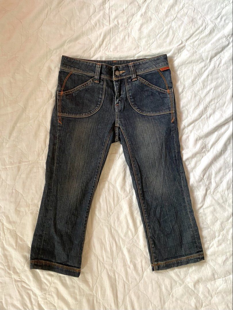 Vintage Dark Wash Capris Jeans (Category: Jeans) located in Quezon City. Submitted by viacb (Listing ID 1462166911, Image 1). Description: waist: 26-28 inches length: 27 inches mop: gcash mod: jnt *location: quezon city.