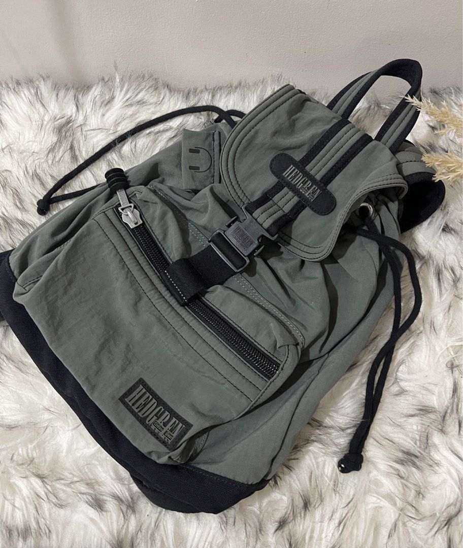 Vintage Hedgren Urban Gear Backpack (Category: Backpacks) located in Teresa. Submitted by savvyonbranded (Listing ID 1464347736, Image 1). Description: 13 x 11 x 5 inches In mark on the back panel.