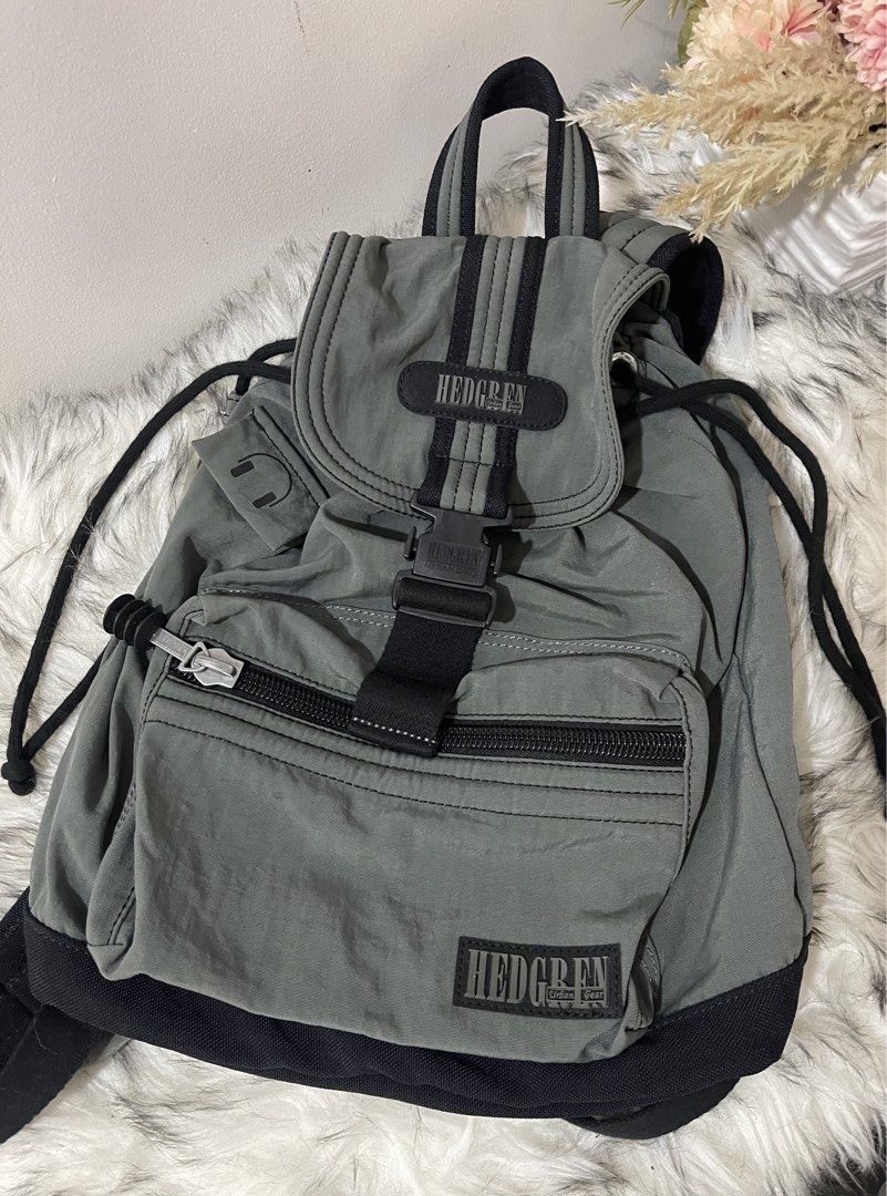 Vintage Hedgren Urban Gear Backpack (Category: Backpacks) located in Teresa. Submitted by savvyonbranded (Listing ID 1464347736, Image 2). Description: 13 x 11 x 5 inches In mark on the back panel.