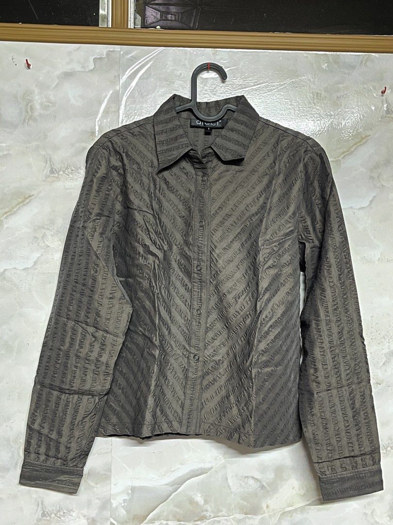 Vintage Longsleeves (Category: Coats, Jackets and Outerwear) located in Paranaque City. Submitted by hearty444 (Listing ID 1464249911, Image 1). Description: - size small.