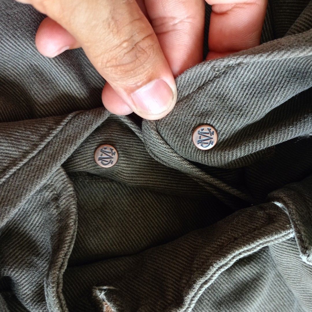 Vintage Marlboro Classic (Category: Jeans) located in Candaba. Submitted by luxondiscount (Listing ID 1464274759, Image 3). Description: Dimes W-36 L-43 hem-10 issue: None Condition: Excellent condition Location: Candaba Pampangga MOP: Gcash-Bank Transfer Courier: Jnt/Lalamove.
