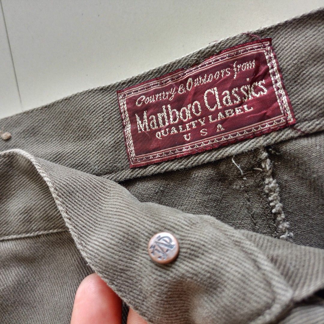 Vintage Marlboro Classic (Category: Jeans) located in Candaba. Submitted by luxondiscount (Listing ID 1464274759, Image 1). Description: Dimes W-36 L-43 hem-10 issue: None Condition: Excellent condition Location: Candaba Pampangga MOP: Gcash-Bank Transfer Courier: Jnt/Lalamove.