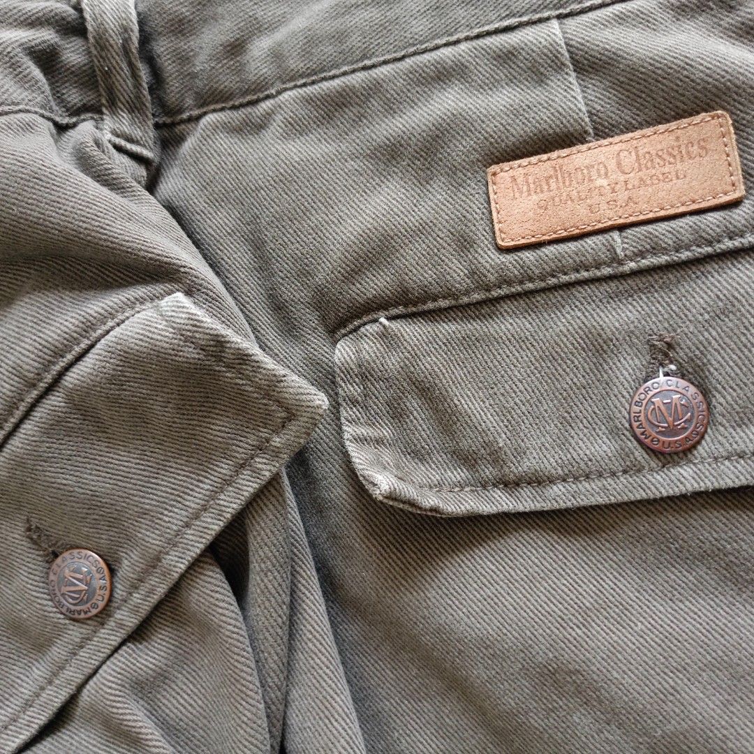 Vintage Marlboro Classic (Category: Jeans) located in Candaba. Submitted by luxondiscount (Listing ID 1464274759, Image 2). Description: Dimes W-36 L-43 hem-10 issue: None Condition: Excellent condition Location: Candaba Pampangga MOP: Gcash-Bank Transfer Courier: Jnt/Lalamove.