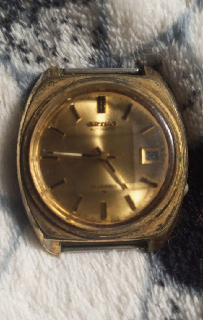 Vintage Seiko Automatic 17 Jewels (Category: Men's Watches) located in Navotas City. Submitted by ruffus_bns (Listing ID 1464257872, Image 2). Description: FS. Vintage Seiko Automatic 17 Jewels (Men) & Seiko Quartz for women, Navotas - Malabon city Both for 1800.