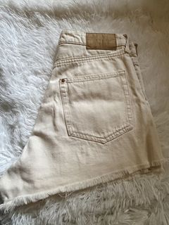 (Category: ) located in . Submitted by ak_closet5621 (Listing ID 1464197479, Image 1). Description: .