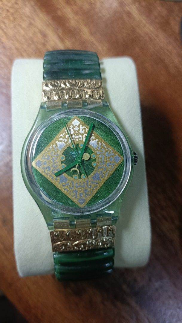 Vintage Swatch Jade 33mm (Category: Luxury Watches) located in Quezon City. Submitted by unusual_knicknacks (Listing ID 1464145784, Image 1). Description: - Vintage Swatch watch - Unique green jade-like band with gold accents - Green and gold patterned watch face - Elasticated strap for easy wear - Distinctive piece for collectors.