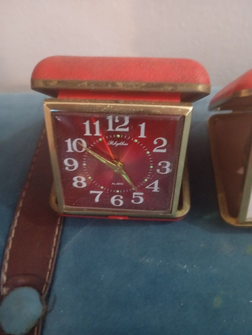 Vintage travel winding clocks (Category: Clocks) located in Las Pinas. Submitted by the_recycle_shop (Listing ID 1464154705, Image 2). Description: Selling as set 1200 Working condition.