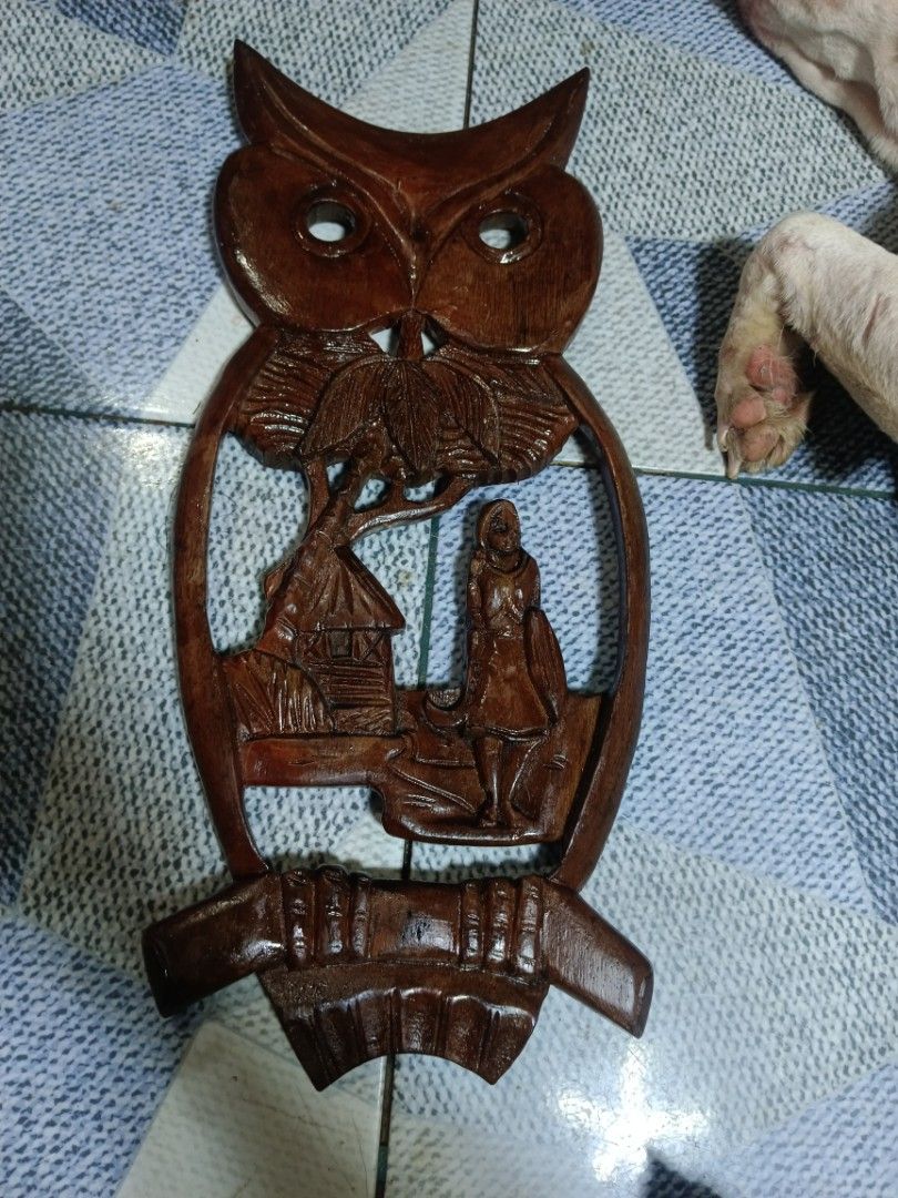 Vintage Wooden Display (Category: Wall Decor) located in Mandaluyong City. Submitted by theforgottentreasures (Listing ID 1464220225, Image 2). Description: 1500 pesos!!! 📌 Vintage Wooden Display 16 ½ inches tall made of wood what you see is what you get.