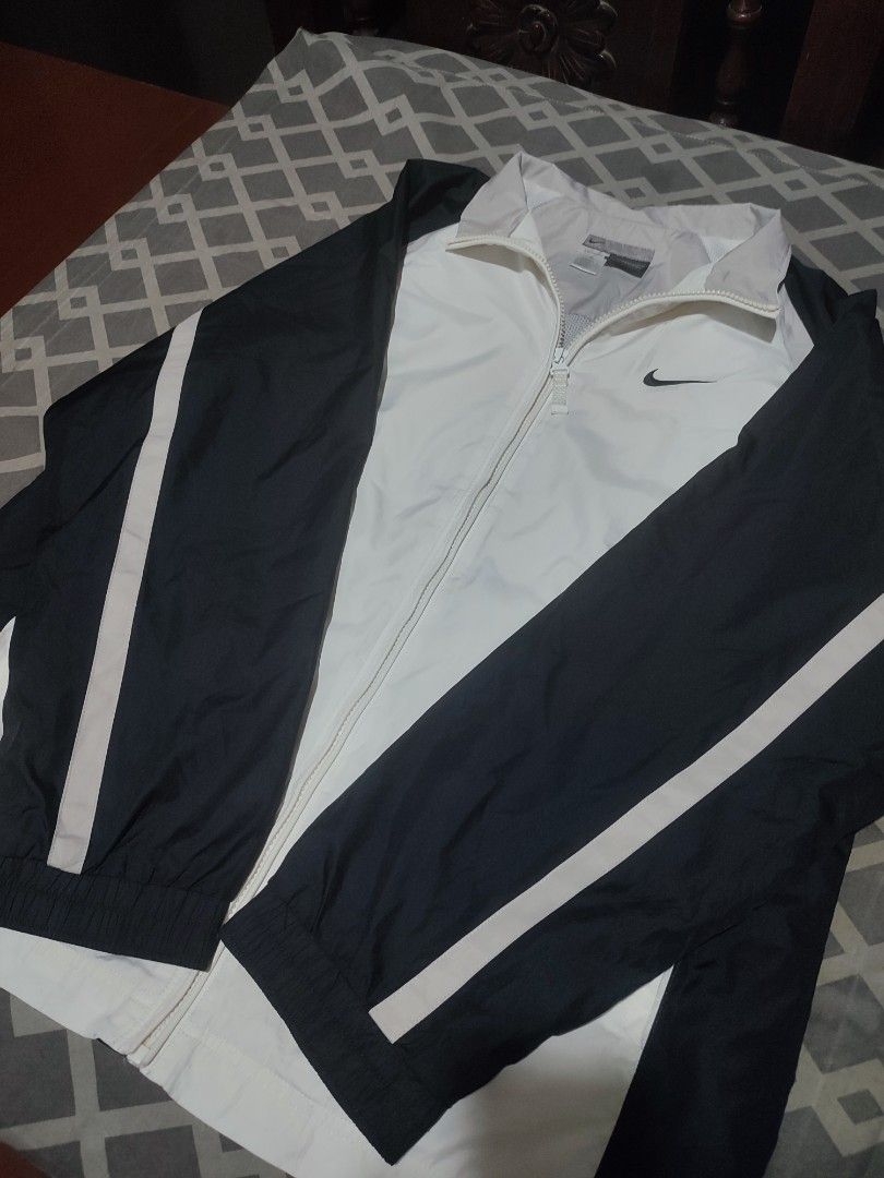 Vintage Y2K nike Windbreaker (Category: Coats, Jackets and Outerwear) located in Taguig. Submitted by thriftedtaguig07 (Listing ID 1464300746, Image 3). Description: Vintage Nike Y2K windbreaker 23x28 (Large Fit) Medium on Tag No issues Excellent Condition 10/10 Color Rate Mine: 1,800+SF🏷️.