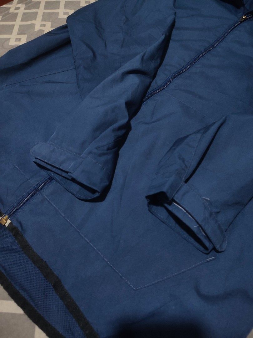 Vintage Y2k nike Windbreaker (2) (Category: Coats, Jackets and Outerwear) located in Taguig. Submitted by thriftedtaguig07 (Listing ID 1464300709, Image 3). Description: Vintage Nike y2k windbreaker 22x28 (XL on Tag) No issues 9/10 Color Rate Color may Vary due to lighting!!💡 Very Good Condition!! Mine:699+SF🏷️.