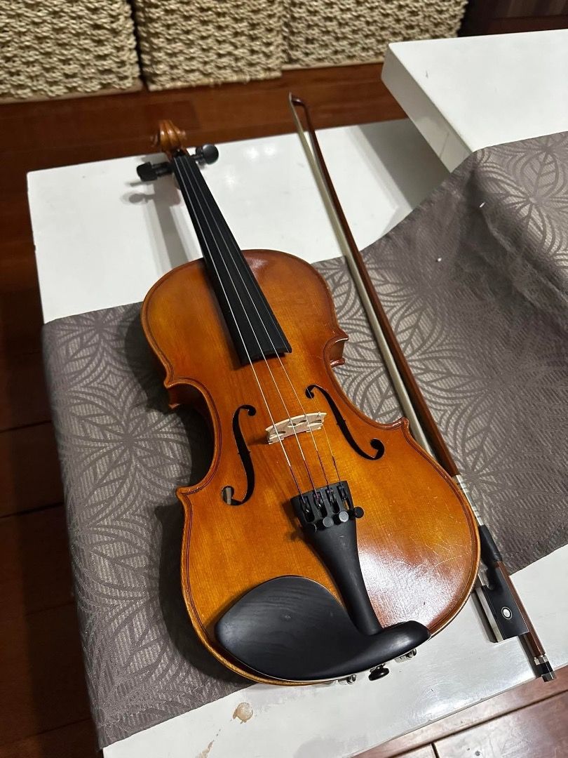 Violin with Bow and Case (Category: Musical Instruments) located in Malabon City. Submitted by malou1219 (Listing ID 1464276863, Image 1). Description: - Complete violin set: includes violin, bow, and hard case. - Violin features a beautiful wood finish. - Hard case interior is a stylish dark blue. - Perfect for beginner or intermediate players. - Ready to find a new home!.