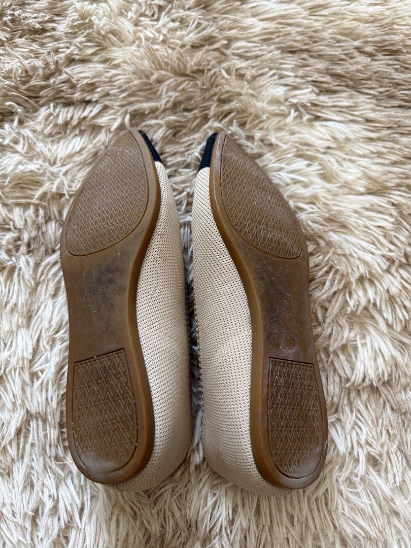 Vivaia (Category: Flats & Sandals) located in Iloilo. Submitted by mystylemyshop02 (Listing ID 1464156133, Image 3). Description: .