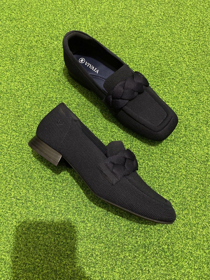 Vivaia Caitlin Square Toe Loafers (Category: Loafers) located in Manila. Submitted by victory_1816 (Listing ID 1464271816, Image 3). Description: Size 36.5 Please note: The actual color is navy blue, not black. .