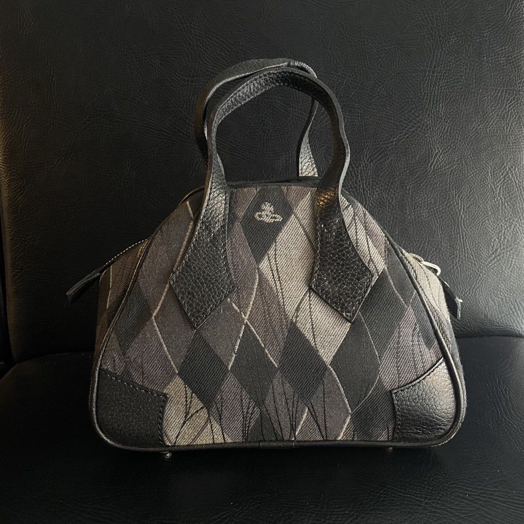 Vivienne westwood derby bag mini (Category: Luxury Bags & Wallets) located in Manila. Submitted by walter_wt (Listing ID 1464183725, Image 2). Description: Vivienne westwood mini derby bag No issue Opti zipper .