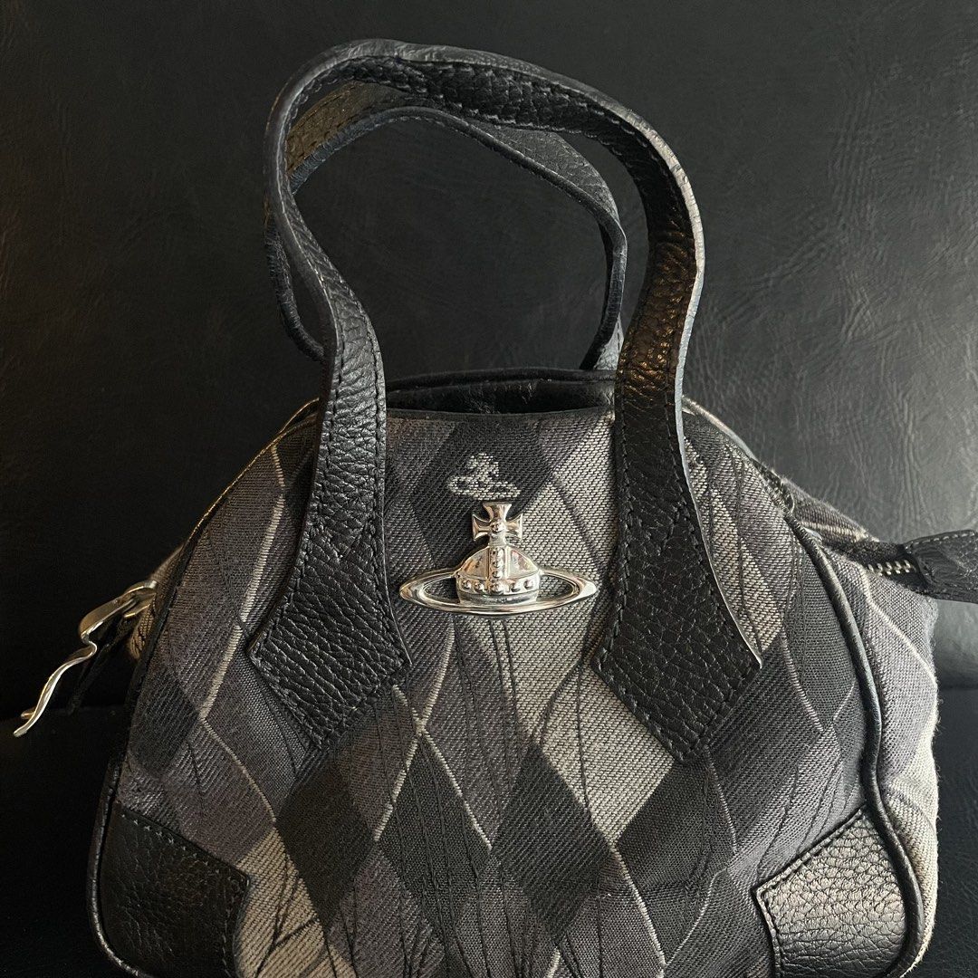 Vivienne westwood derby bag mini (Category: Luxury Bags & Wallets) located in Manila. Submitted by walter_wt (Listing ID 1464183725, Image 3). Description: Vivienne westwood mini derby bag No issue Opti zipper .