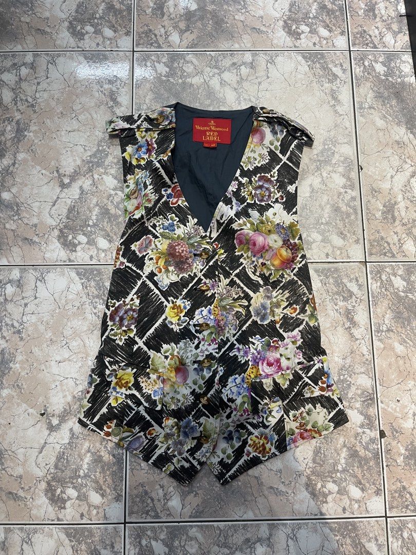 Vivienne WestWood Red Label (Category: Others Tops) located in Manila. Submitted by 5kcollectiveph (Listing ID 1464179474, Image 1). Description: Vivienne Westwood Red Label Auth Small Like new M-7500.