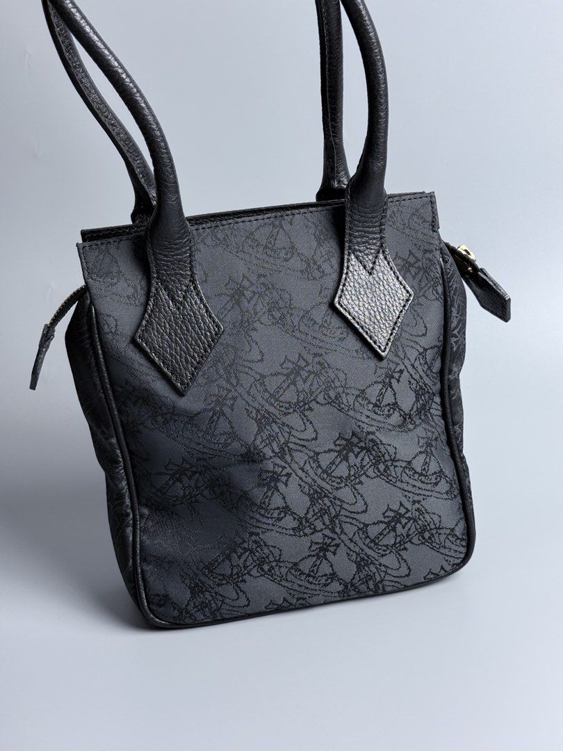 Vivienne Westwood Small Shoulder Bag (Category: Shoulder Bags) located in San Pablo. Submitted by zzz.archvs (Listing ID 1464262004, Image 2). Description: Still in great condition Minimal unnoticeable scratch Zippers still intact .
