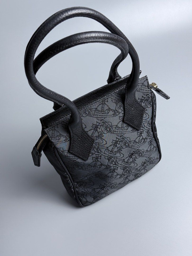 Vivienne Westwood Small Shoulder Bag (Category: Shoulder Bags) located in San Pablo. Submitted by zzz.archvs (Listing ID 1464262004, Image 3). Description: Still in great condition Minimal unnoticeable scratch Zippers still intact .