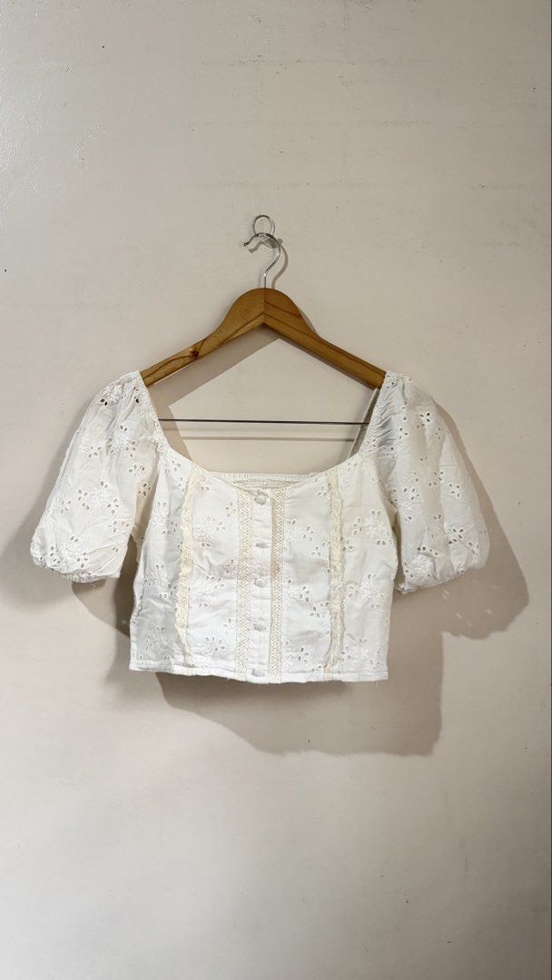 Vivi’s Type Puff Sleeve Eyelet Top (Category: Blouses) located in Tarlac. Submitted by cln.vender (Listing ID 1464162162, Image 1). Description: s-m.